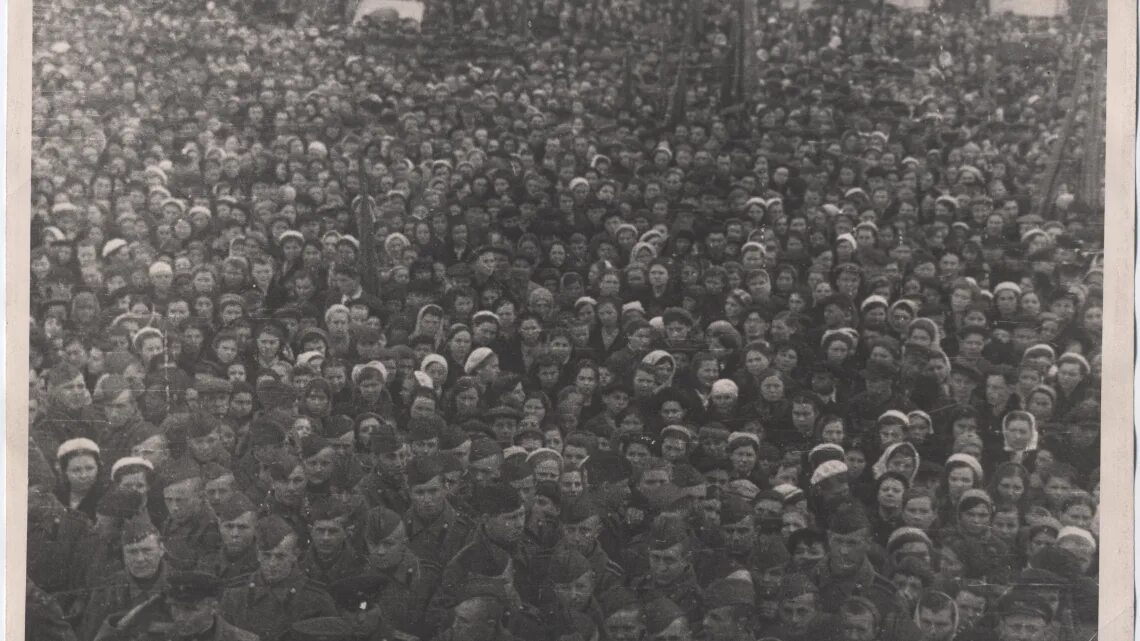 1945 го. Томск 1945. 9 мая 1945 громкоговоритель. первый военный выпуск «последних известий». обои весна 1945го.
