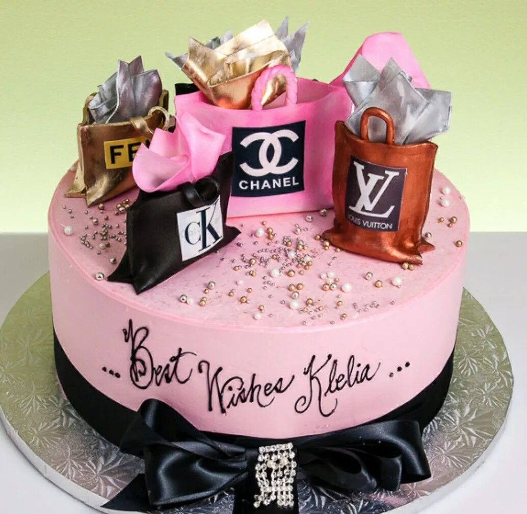 Торты на день рождения девушке 20. Торт для девушки. Тортик на 20 лет девушке. Торт для девочки 20 лет. Дизайн торта для девочки.