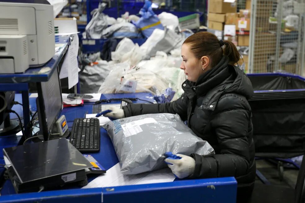 Работа почта сортировка. Сортировщик почта россии. Сортировка почтовых отправлений. Сортировщик посылок. Сортировка почта россии.