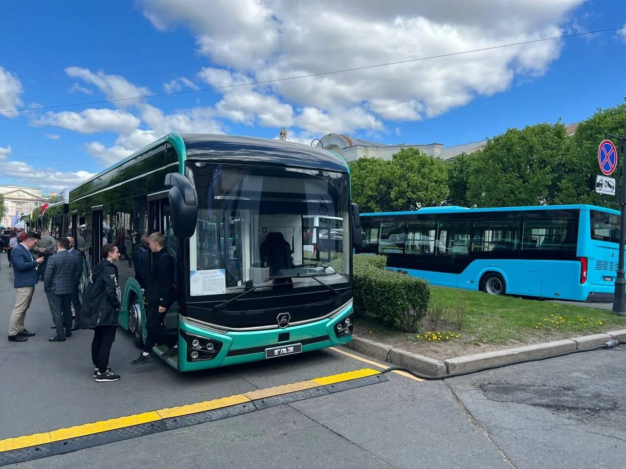 Автобус рязань санкт петербург. Автобус рязань санкт петербург. Автобусы муп урт рязань. Рязани урт, рязань. Автобус на дороге.