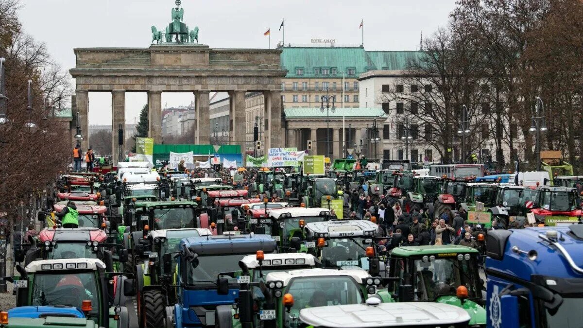 Жизнь в германии 2024. Фермеры Германии. Протесты фермеров в Германии. Фермеры в Берлине. Аграрии Германии.