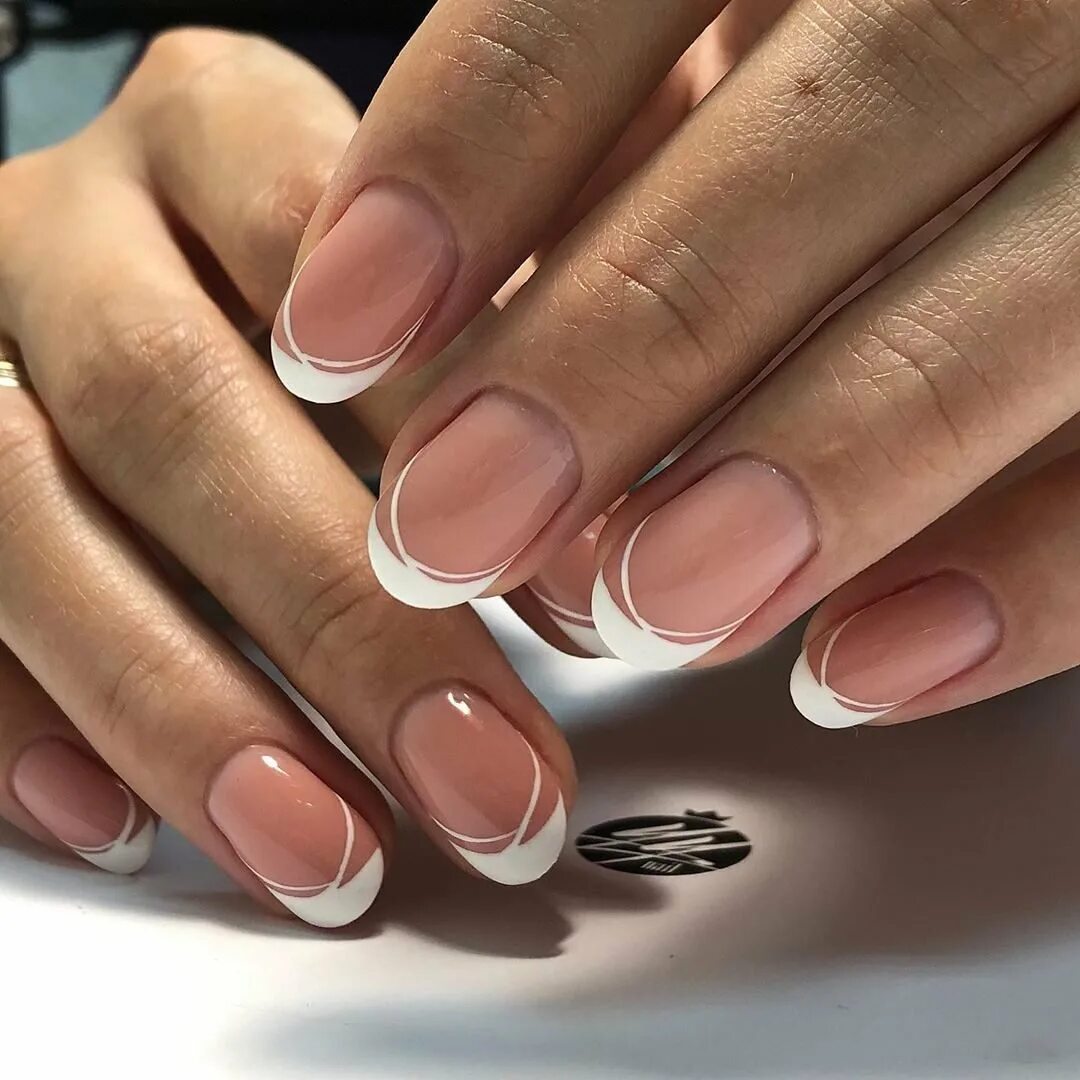 френч нэилс. нюдовый френч маникюр 2022. френч на миндалевидных ногтях 2018. красивый френч. интересный френч.