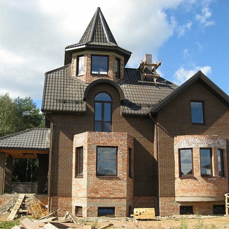 Недостроенный кирпичный дом. Заброшеные стройки города белоусово. Дом недострой. Недостроенные многоэтажки. Заброшенная стройка.