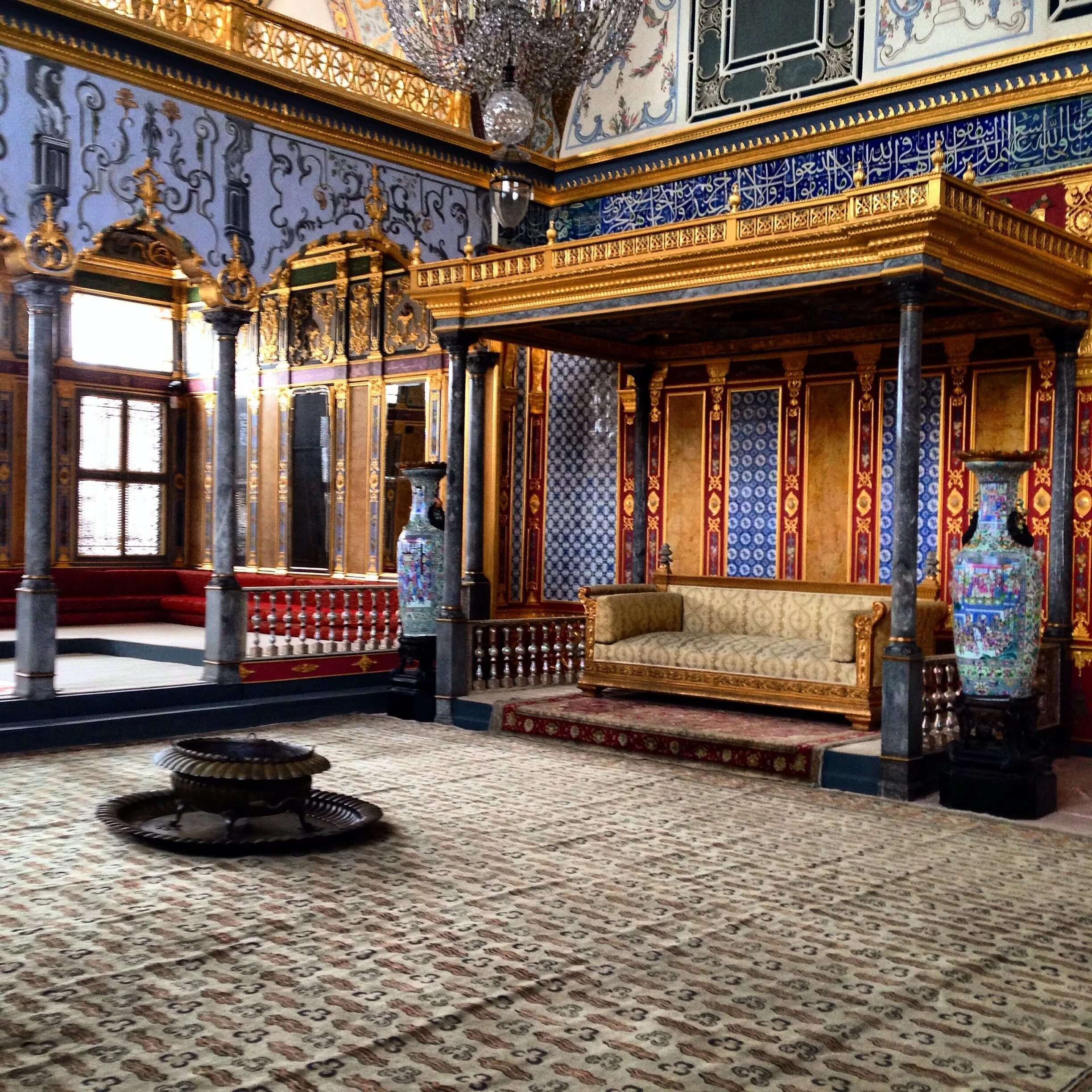 Где жили султаны. Дворец Султана Сулеймана Топканы. Дворец Топкапы в Стамбуле покои Сулеймана.
