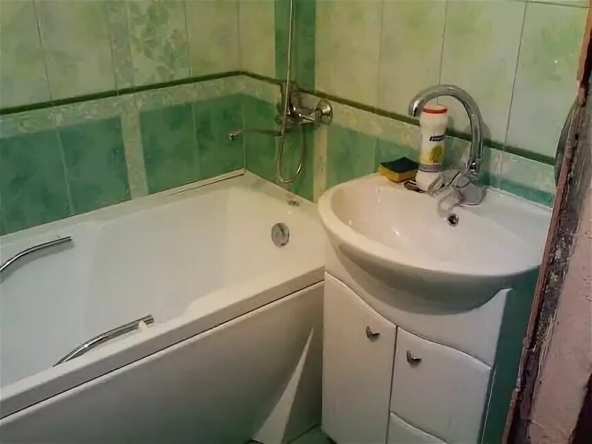 Плиточник тюмень. Плиточник тюмень. Мозаика на потолке в ванной. Укладка плитки на фартук кухни. Укладка плитки на фартук.