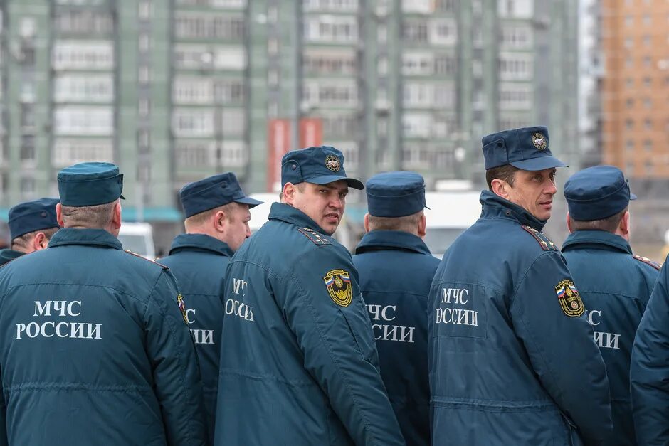 Сколько зарабатывает пожарник. Зарплата сотрудника МЧС. МЧС России. МЧС вольнонаемные. Вольнонаемный сотрудник МЧС.