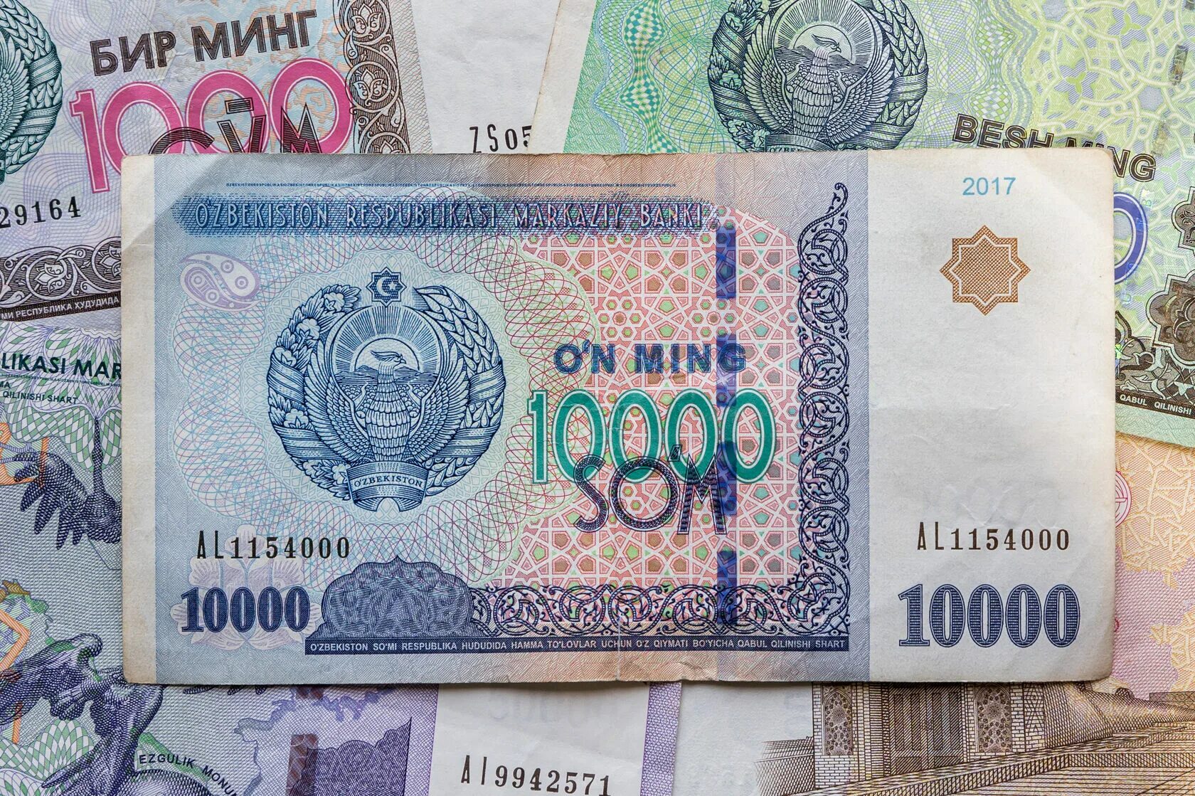 O zbekiston dollar. 2000 Минг сумлик пул. 200 Минг сумлик пул. Узбекистонда 200минг сумлик. Сум 200 минг сумлик.