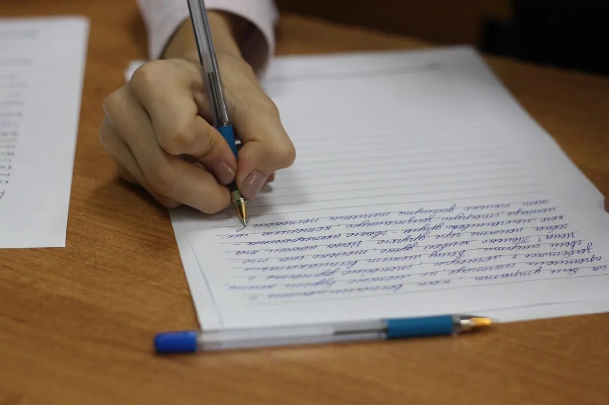 Итоговое сочинение примеры учеников Выпускники 11 классов пишут итоговое сочинение Отдел образования администрации