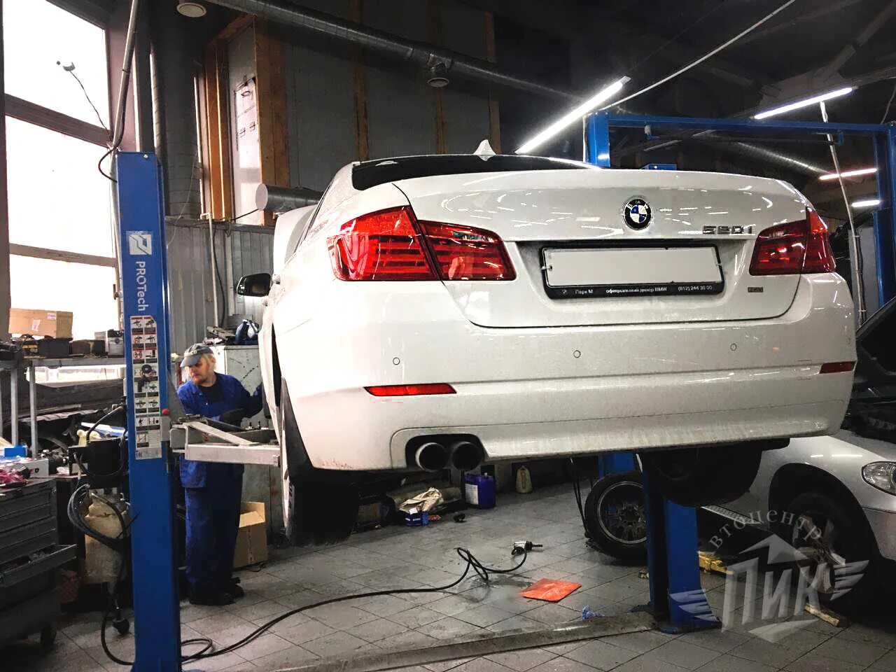 Ошибки тормозов бмв. Тормоза на бмв f10. bmw f30 насадки. домкрат bmw f30. f10 замена насадки.
