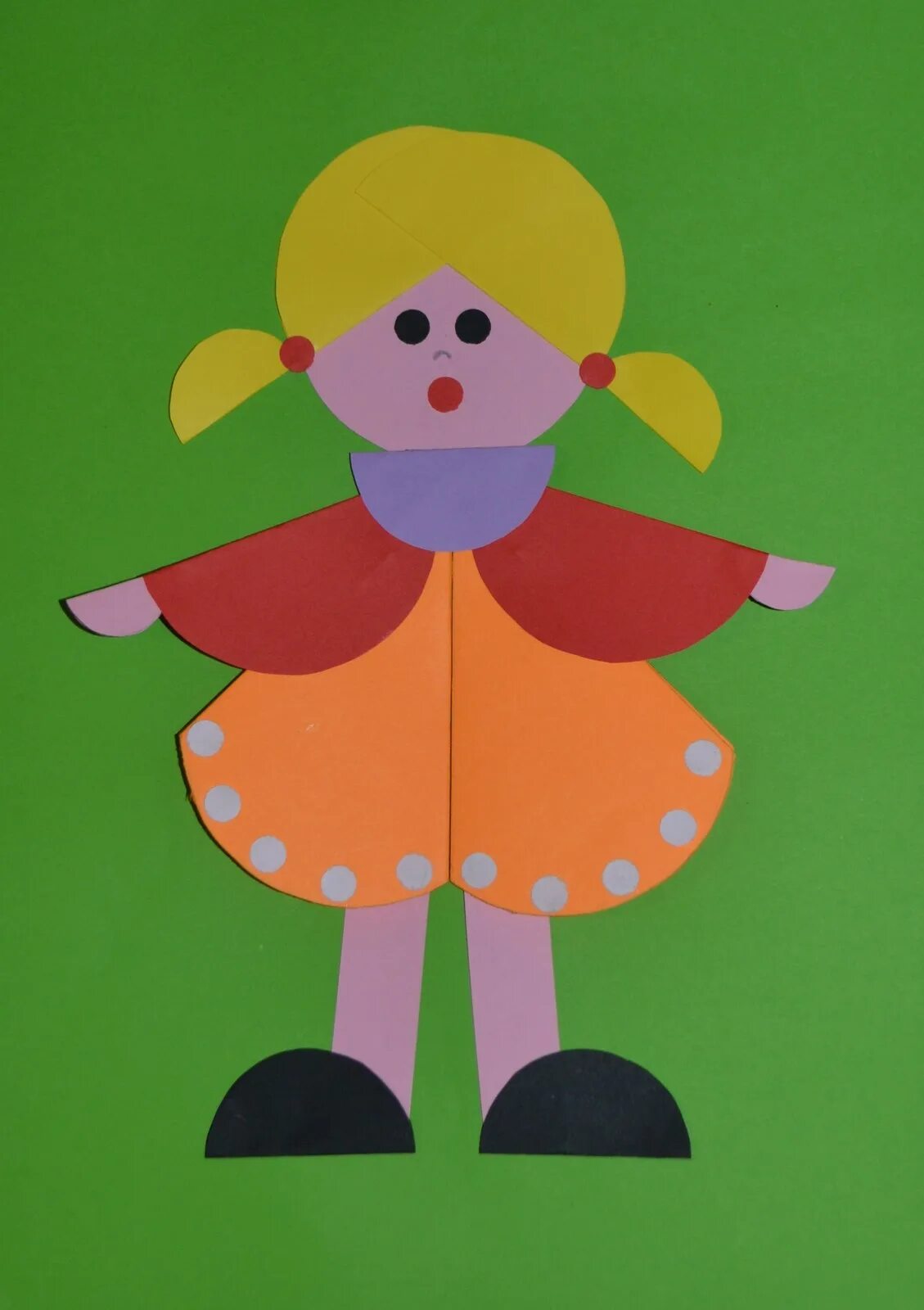 Кукла из цветной бумаги. Веселая аппликация. Аппликация человечек. Аппликации для девочек. Аппликация из цветной бумаги.