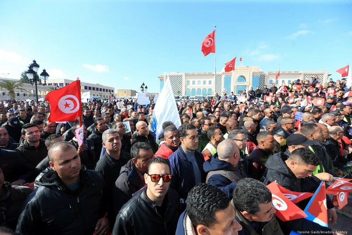 Турция 19 февраля. Демонстрации в Тунисе.