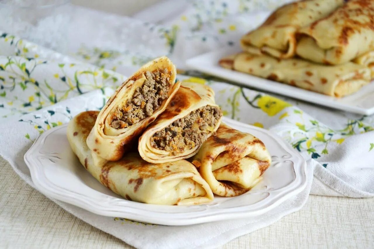Блины с мясной начинкой. Рецепт блинчиков с говядиной. Блинчики с печенью. Блины с мясной начинкой. Блины с говядиной.