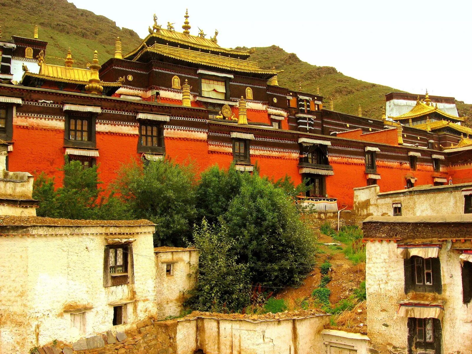 Бутан города. Шигадзе Тибет. Ташилунпо Шигадзе. Шигадзе Тибет город. Монастырь Ташилунпо.