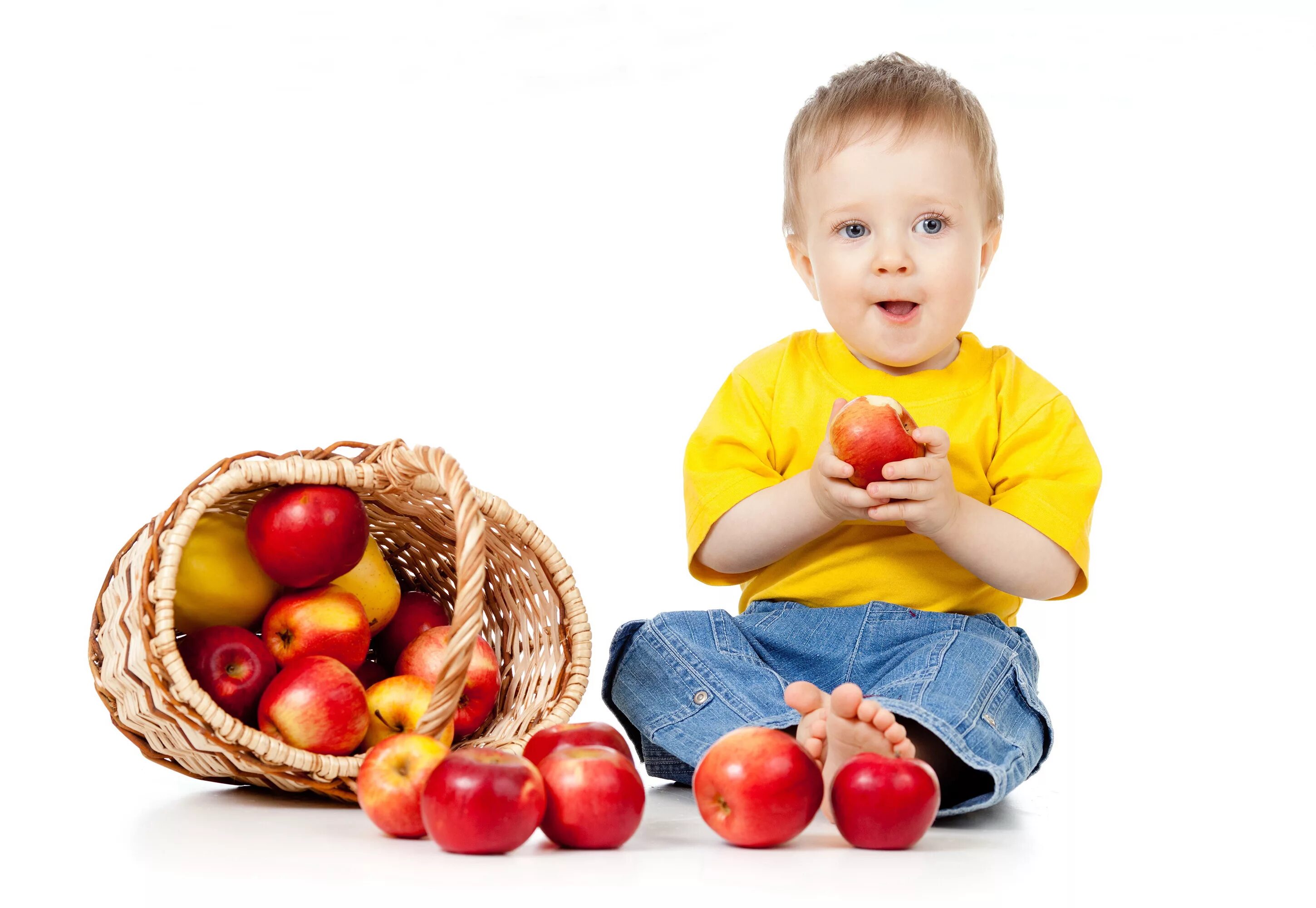 Овощи и фрукты для детей. Фрукты для детей. Яблоко для детей. Ребенок ест овощи и фрукты. Фруктовый малыш