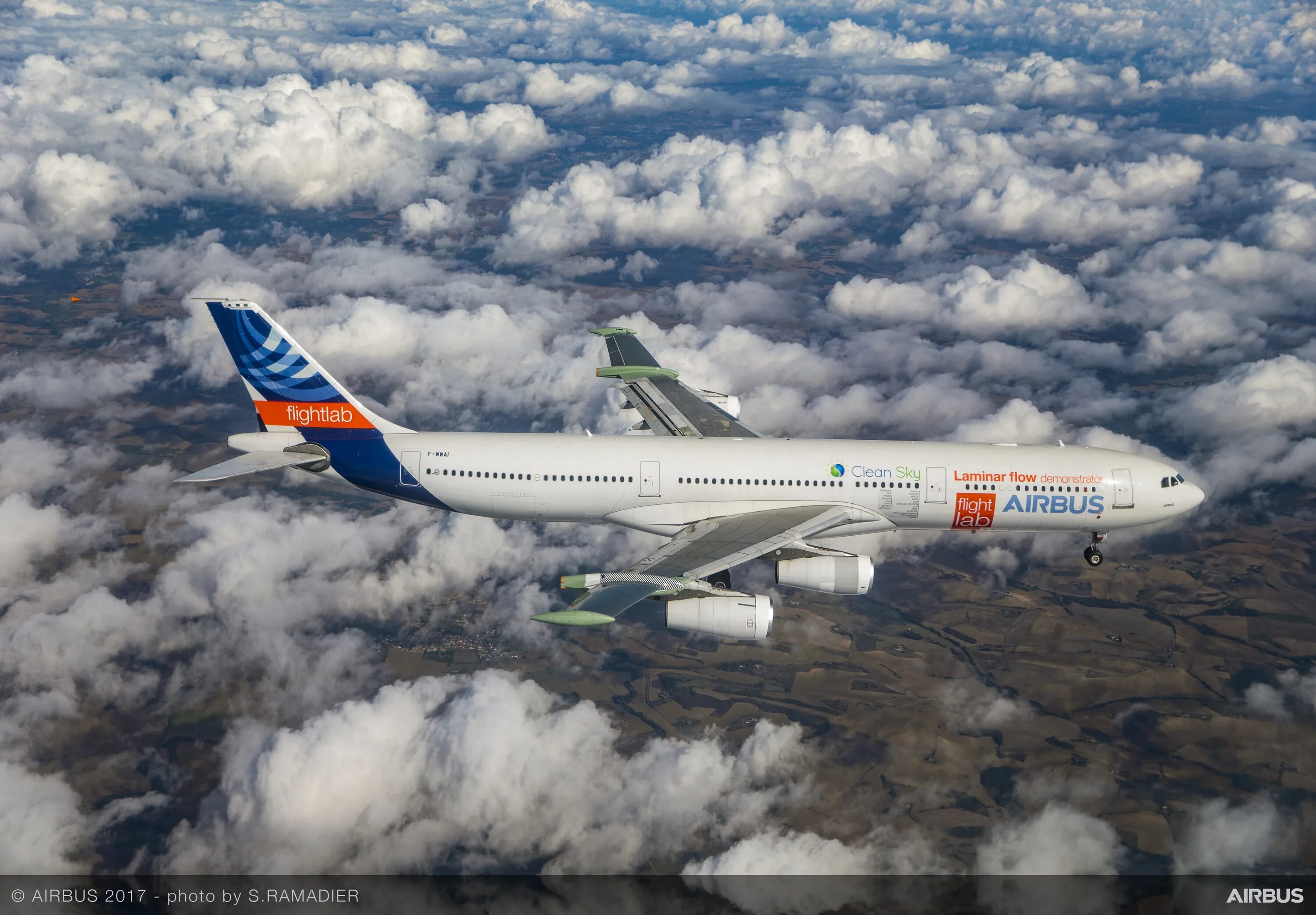 Первый полет пассажирского самолета. Самолет Airbus a350. Airbus a300 первый полет. Airbus a340-300. Первый полет Airbus a340-200.