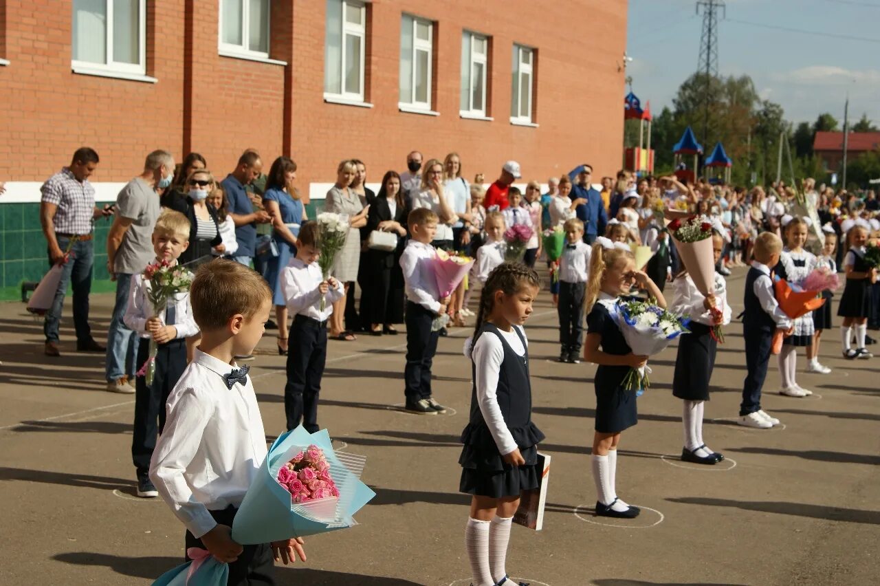 Гимназия пушкина бронницы. Гимназия города Бронницы. Гимназия 1 Бронницы. Гимназия имени Пушкина Бронницы. Школа 1 Бронницы.