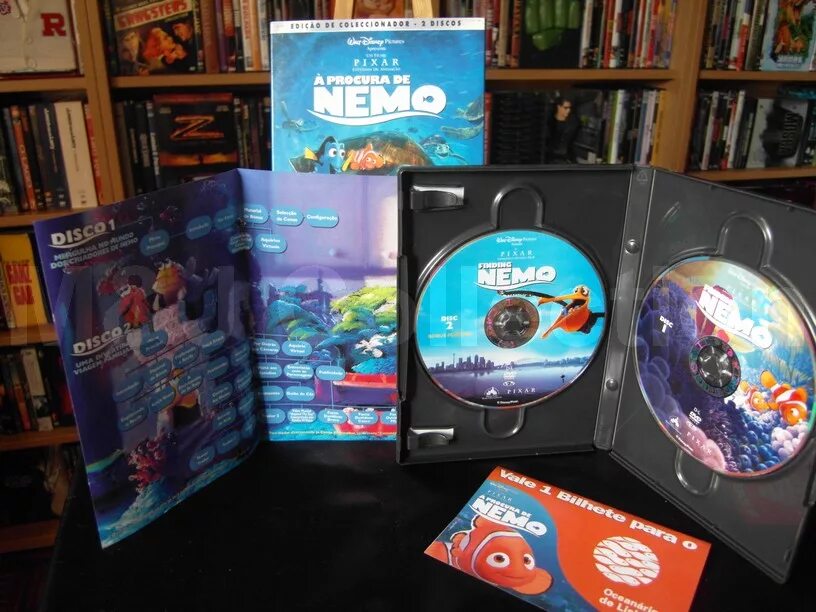 Finding collection. Немо vhs болгарский. немо диск с мультфильмом. в поисках немо dvd меню. finding nemo vhs.