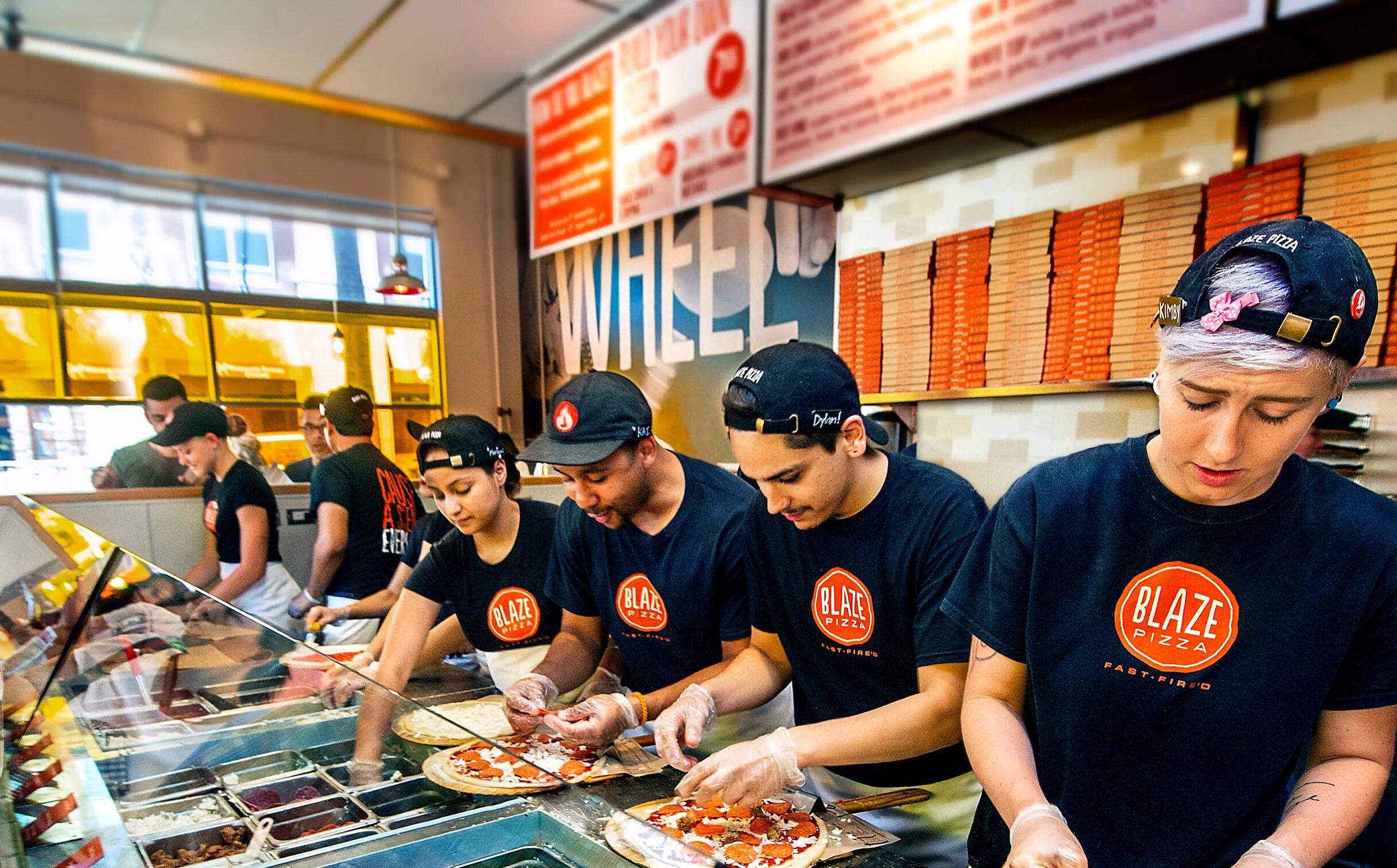 Фаст Кэжуал. Fast Casual рестораны. Blaze pizza. Пицца в стиле пожарного. Фаст фуд каменистый