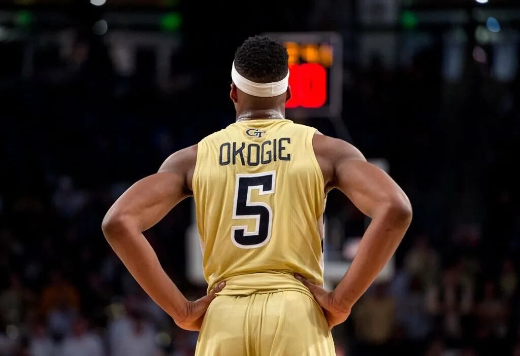 Спортс ру нба. Первоначально выбран «ястребами», заняв 3-е место в ДРАФТЕ НБА..