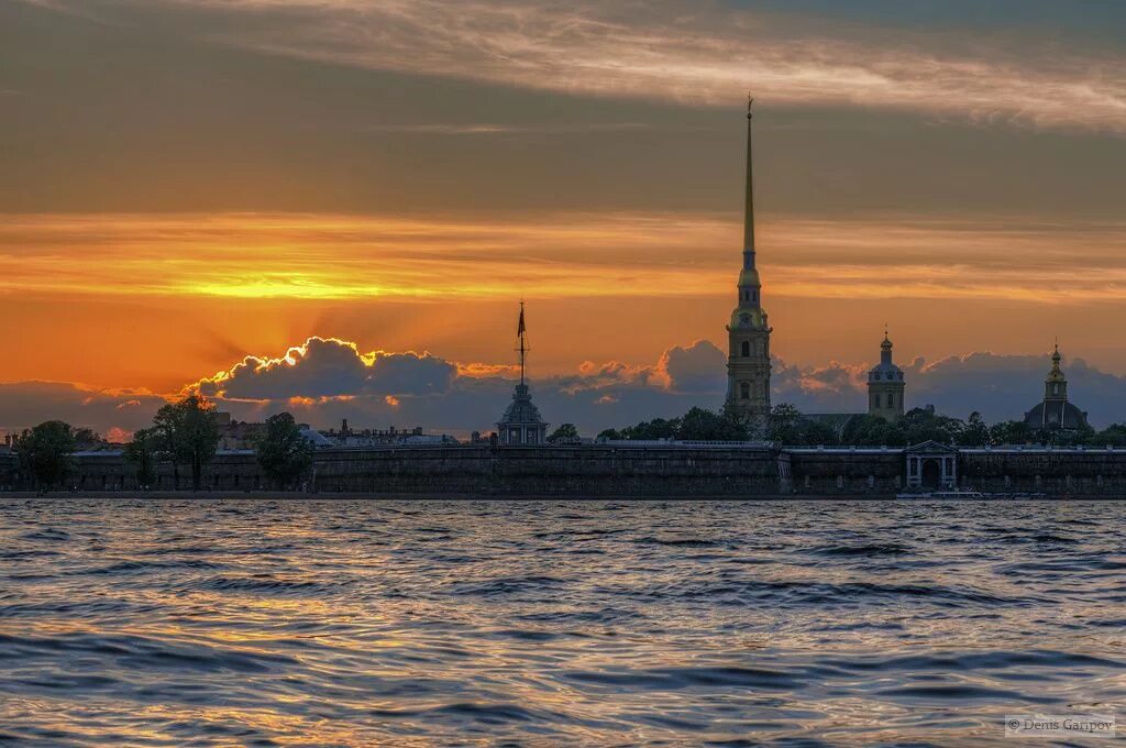 Питер 20 мая. Петропавловская крепость в Санкт-Петербурге. Санкт-Петербург Петропавловская крепость закат. Вид Санкт-Петербург Петропавловка утро.