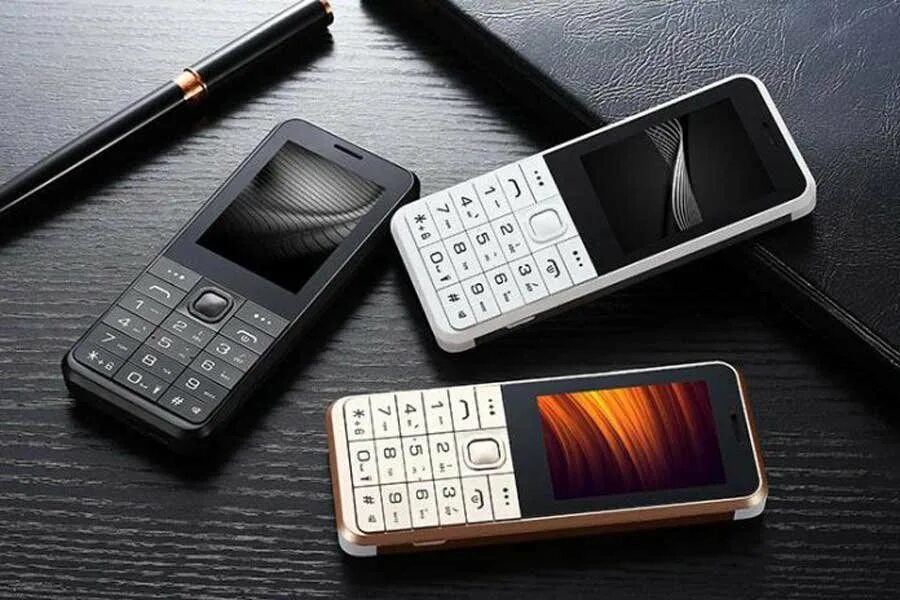 Кнопочный телефон 2023 цена. Nokia 2021 кнопочные. Nokia 2660 Flip. Кнопочный коммуникатор 2022. Тонкий кнопочный смартфон.