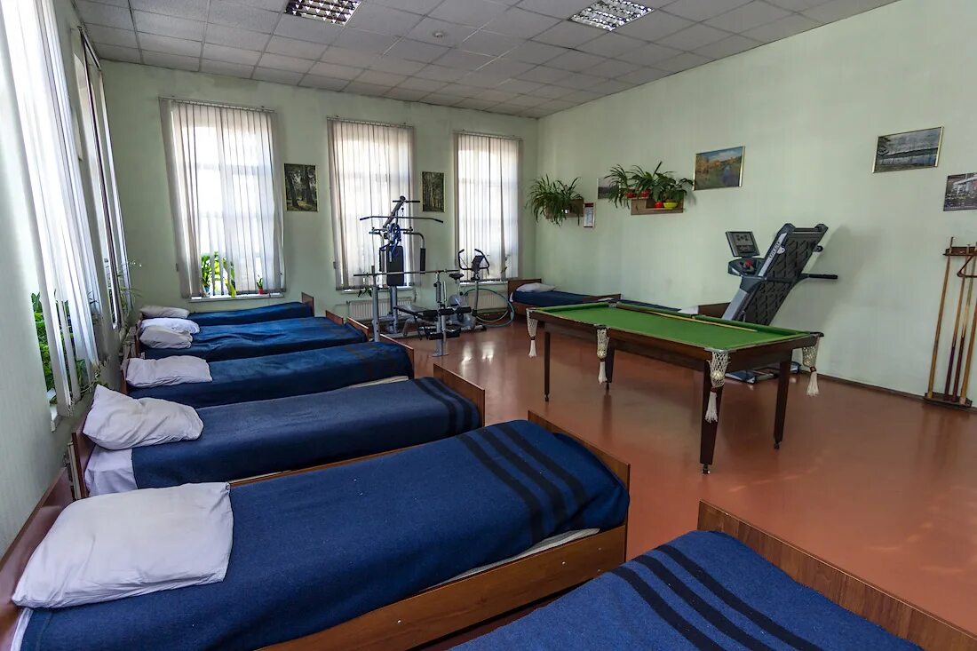 академия мвд казармы екатеринбург. спальня в пожарной части. казарма мвд. спальное расположение казармы. казармы мчс.