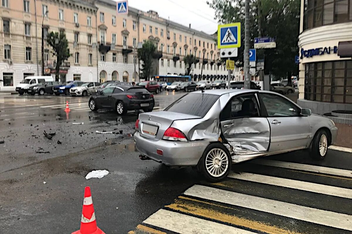 Авария 2000 года. ДТП на перекрёстке в Твери.