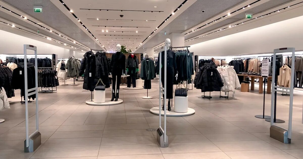 Большой рынок одежды. Магазины одежды в южном казань. Тц казань одежда. Тц парк хаус казань. Торговый центр цум.