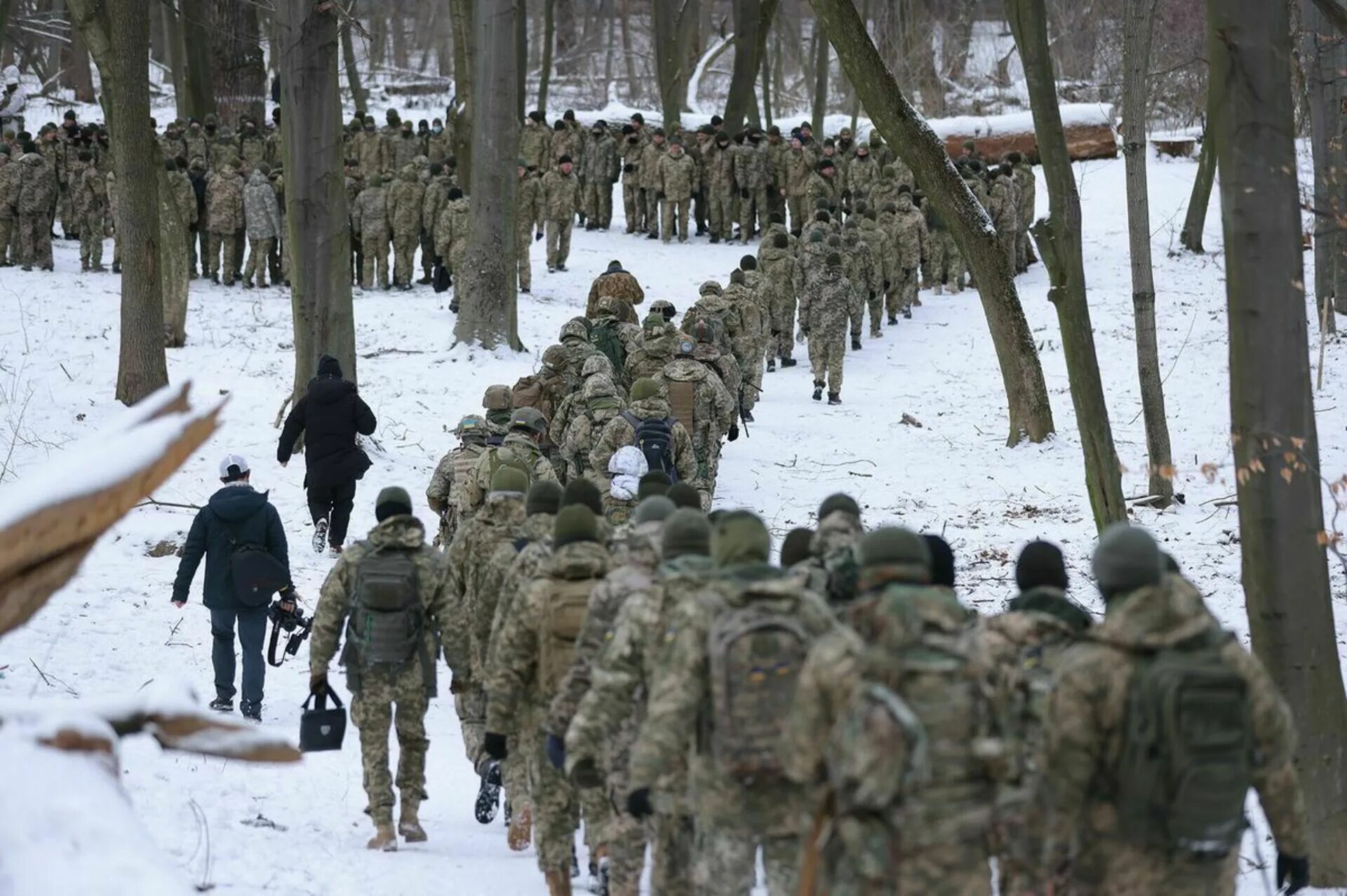 Нападение на украину. Войска на границе. Солдаты зимой на Украине.