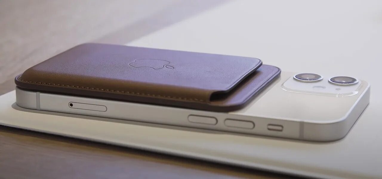 Внешний аккумулятор apple magsafe. Iphone 12 mini magsafe. Iphone 11 magsafe case. Power bank magsafe iphone. Iphone 13 charger.