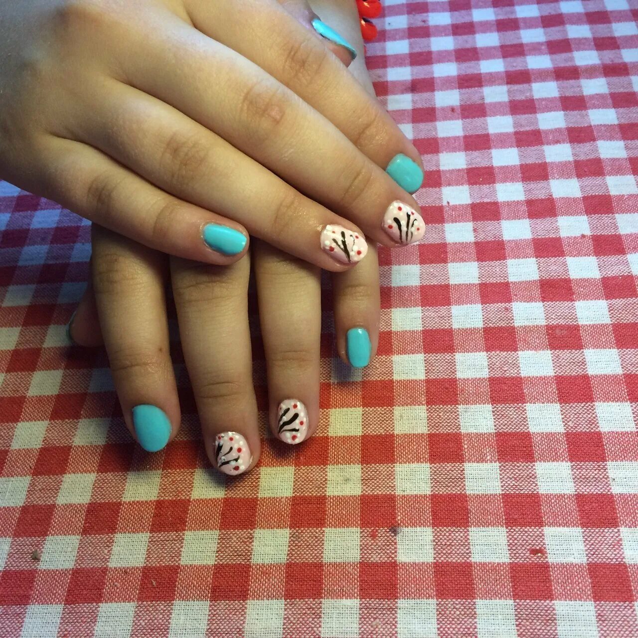 Наращивание акрилом. Наращивание на типсы фото. Нарастить ногти в домашних условиях. Способы наращивания ногтей. Как сделать ногти без наращивания.