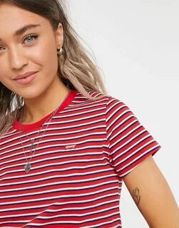 Levis красная