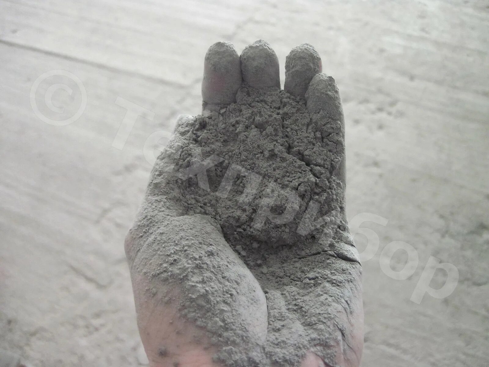 Durable beton ташкент. Руки после цемента. Руки из цемента. Цементная пыль. Портландцемент пуццолановый марки 400.