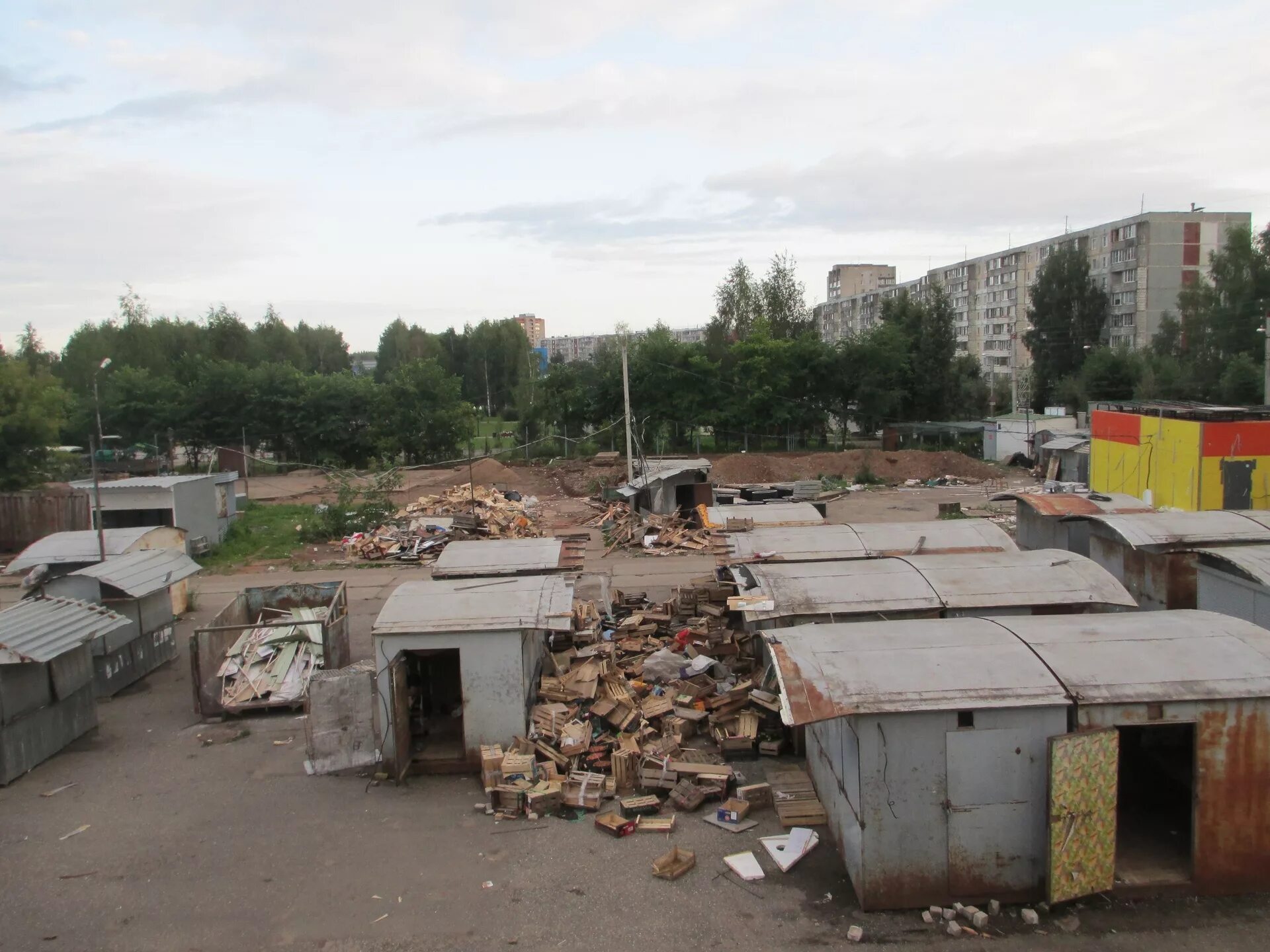 Слом рынка. Снос рынки. Снос кировского рынка самара. Тимирязевский рынок в москве. Недостроенные многоэтажки.