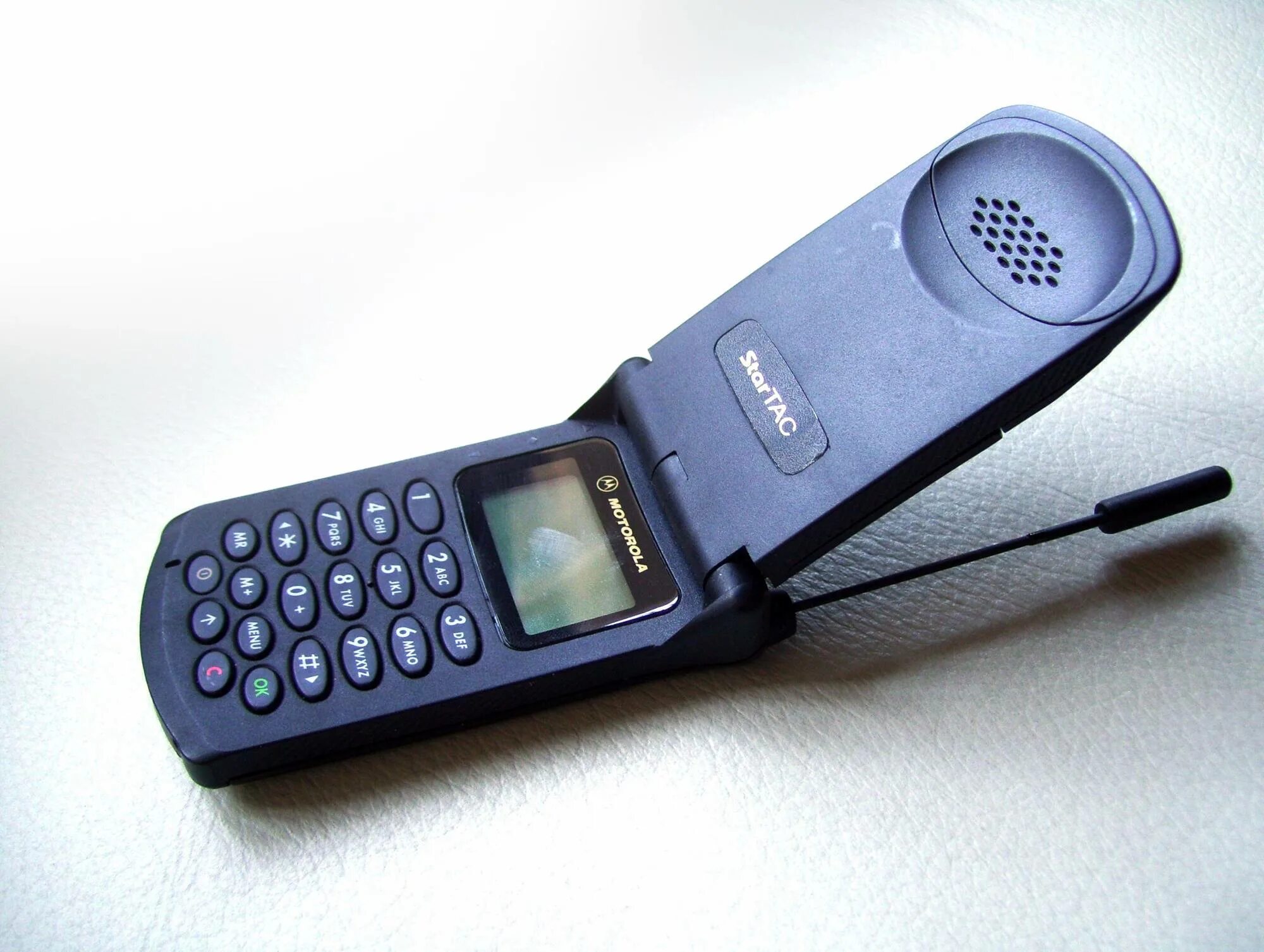 Моторола стартак. Motorola STARTAC 1996. Моторола стартак 130. Моторола 1996. Сотовые телефоны 90