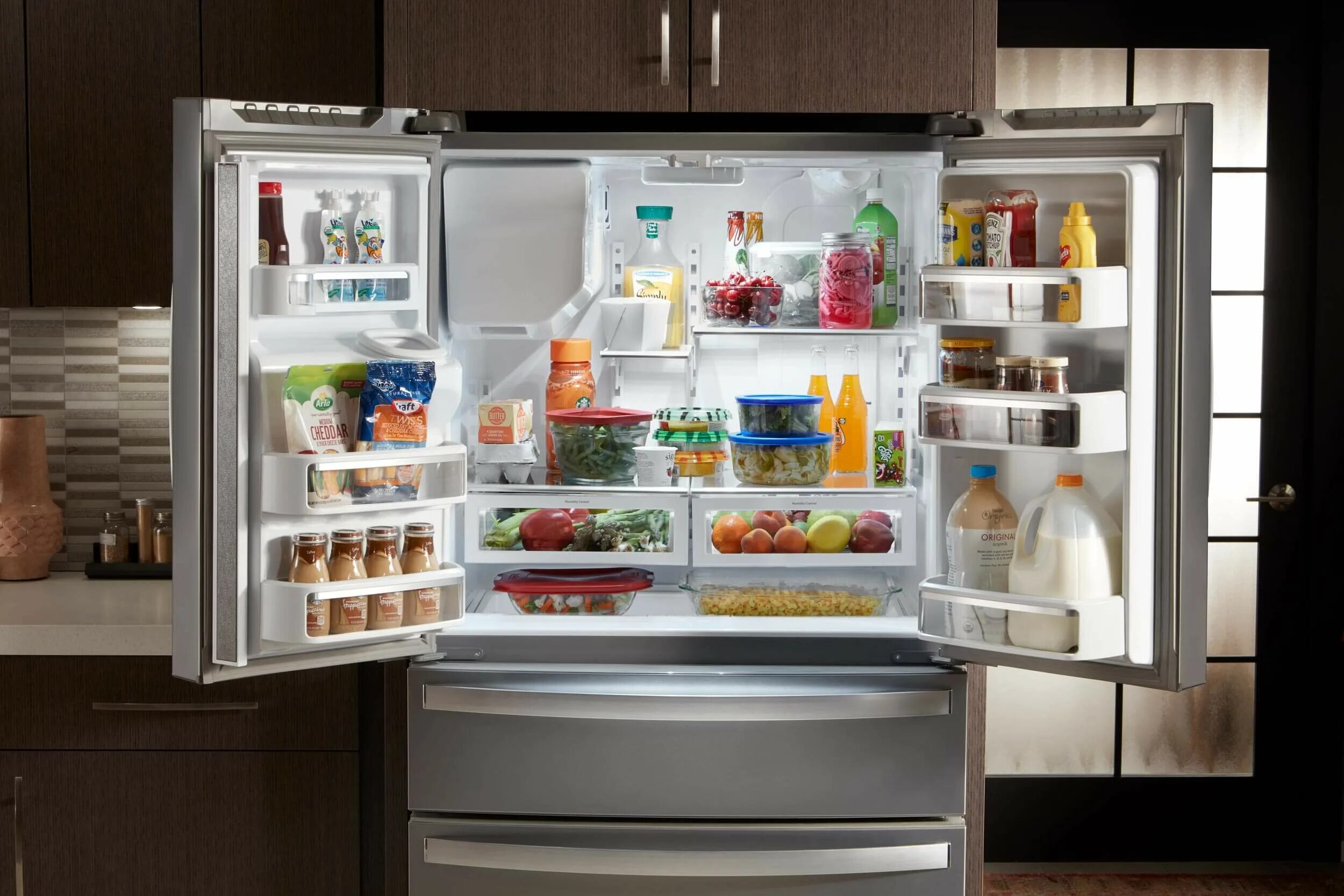 Встроенный холодильник. Выбор холодильника. Холодильник Whirlpool. Холодильник плюсовой. Какой холодильник лучше купить в 2024