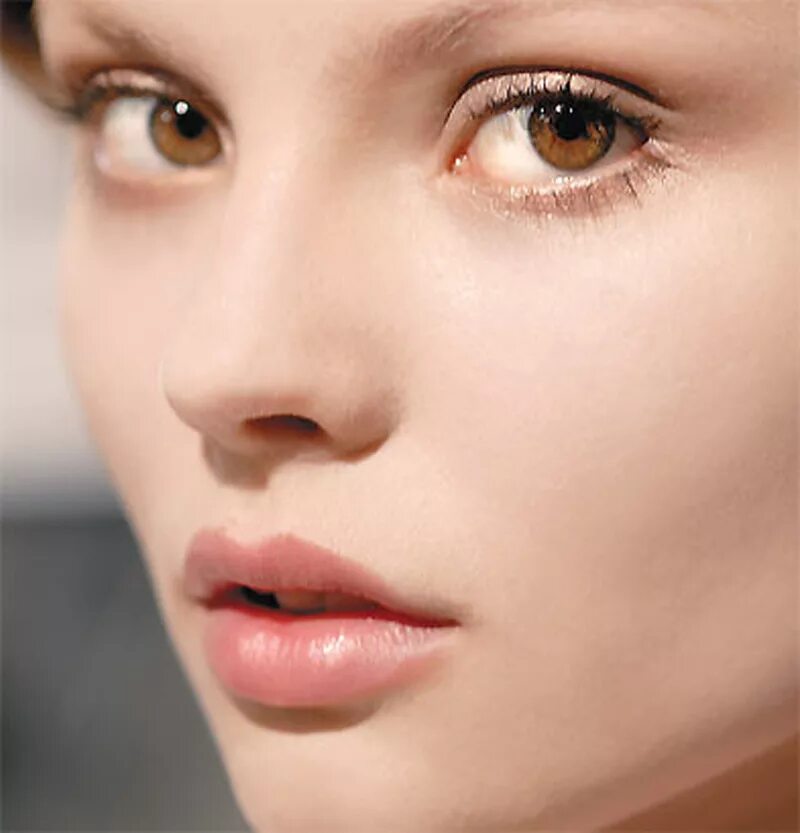 женский нос. джиджи хадид профиль лица. красивый нос. аккуратный нос. маленький нос женщина.