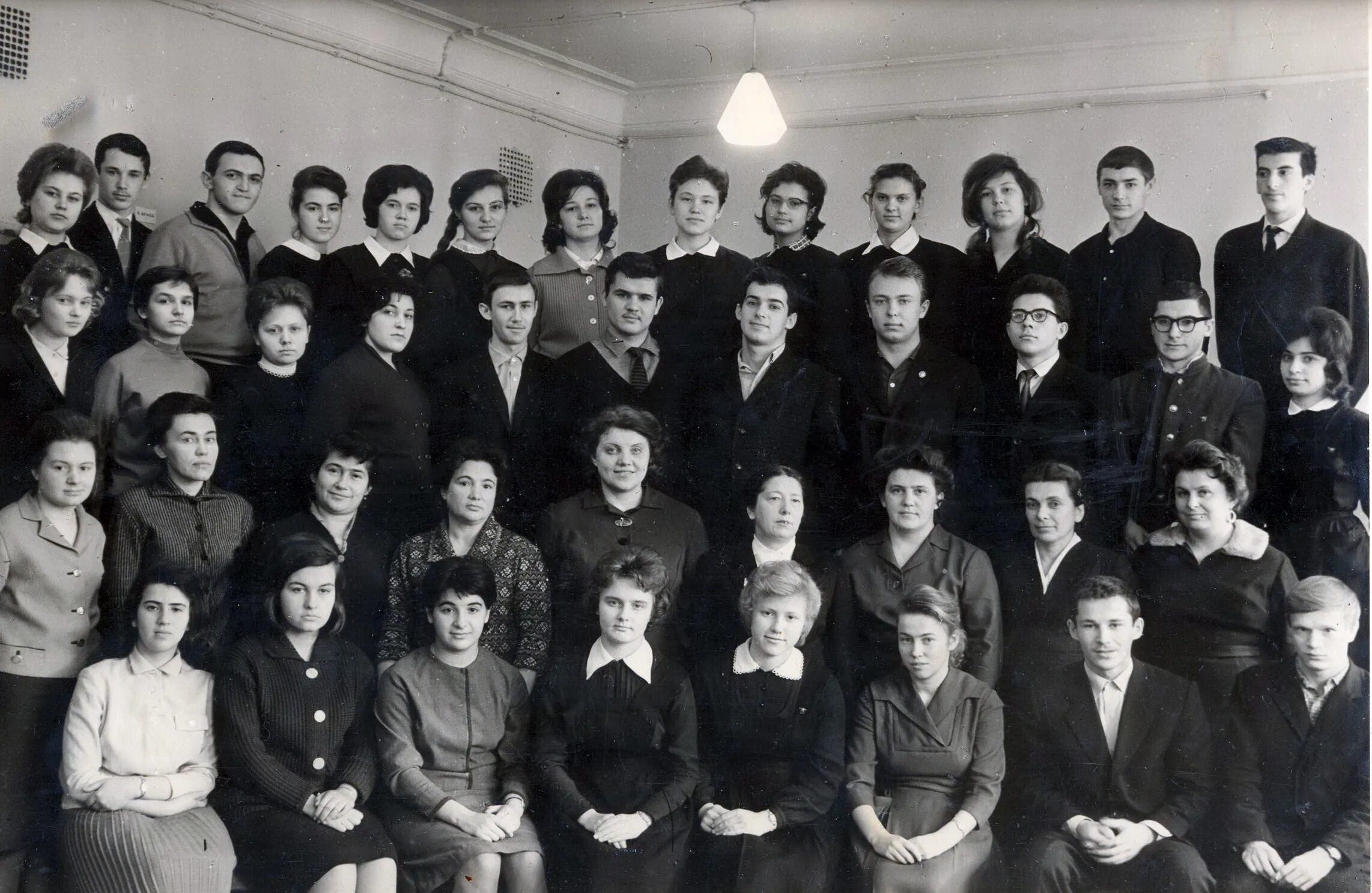 выпускник 1965 года.