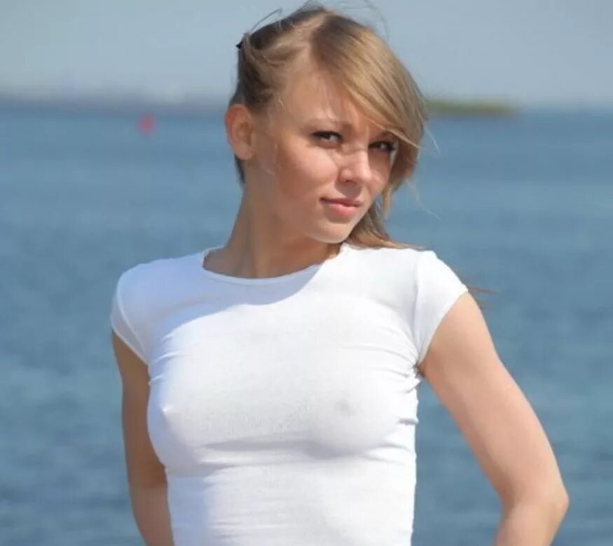 Фото девушек с торчащими сосками