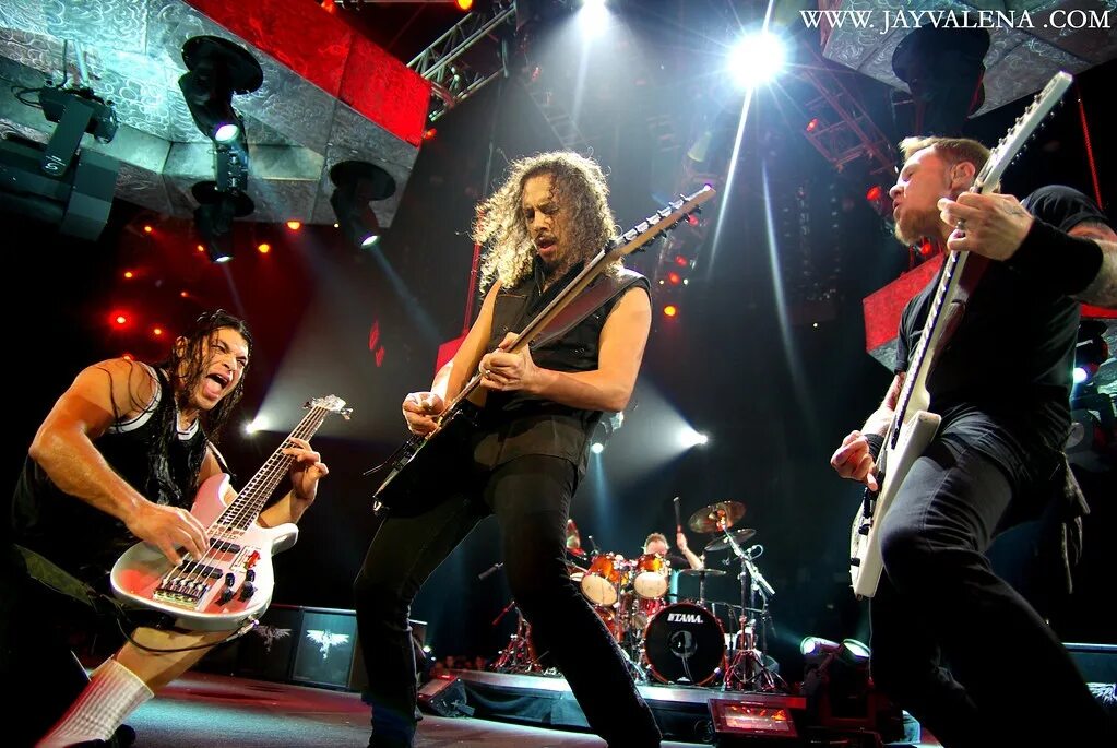 Музыкальные выступления групп. Metallica музыканты. хэтфилд металлика на сцене. металика рок группа на сцене. металлика 2006 германия.