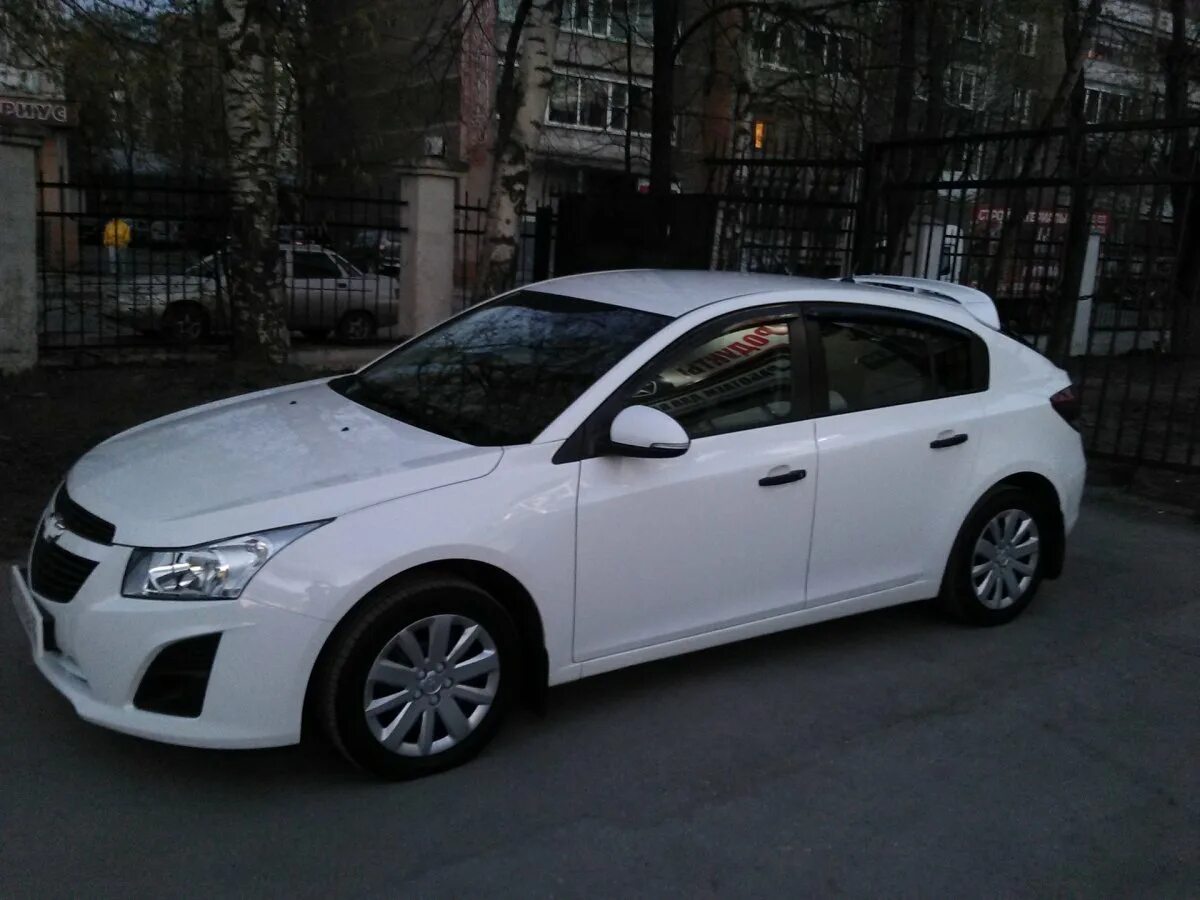 Шевроле Круз хэтчбек 2014. Chevrolet Cruze 2014 хэтчбек. Шевроле Круз хэтчбек белый. Шевроле Круз хэтчбек 2014 белый. Шевроле хэтчбек 2014