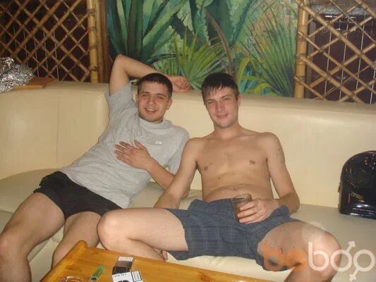 Парень пассив познакомится. Актив ищет пассива красноярск. Мужчина пассив. Парень актив. Юноши украины.