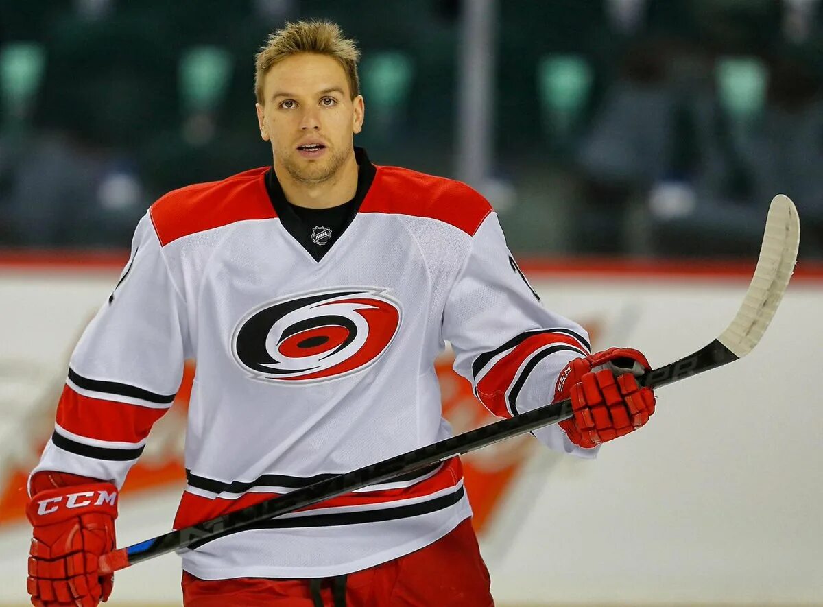 Хоккеист зак. Бойчак хоккеист. zach boychuk. зак бойчук хоккеист. зак белл хоккеист.