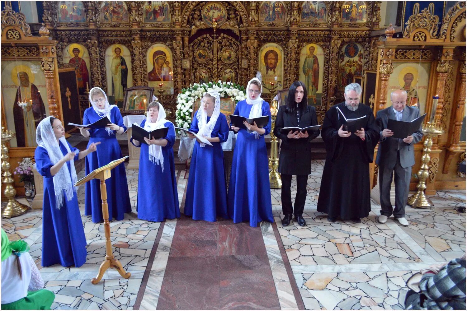 Церковное пение русской православной церкви. Храм хора. Хор в православном храме. Хоровое пение в храме.