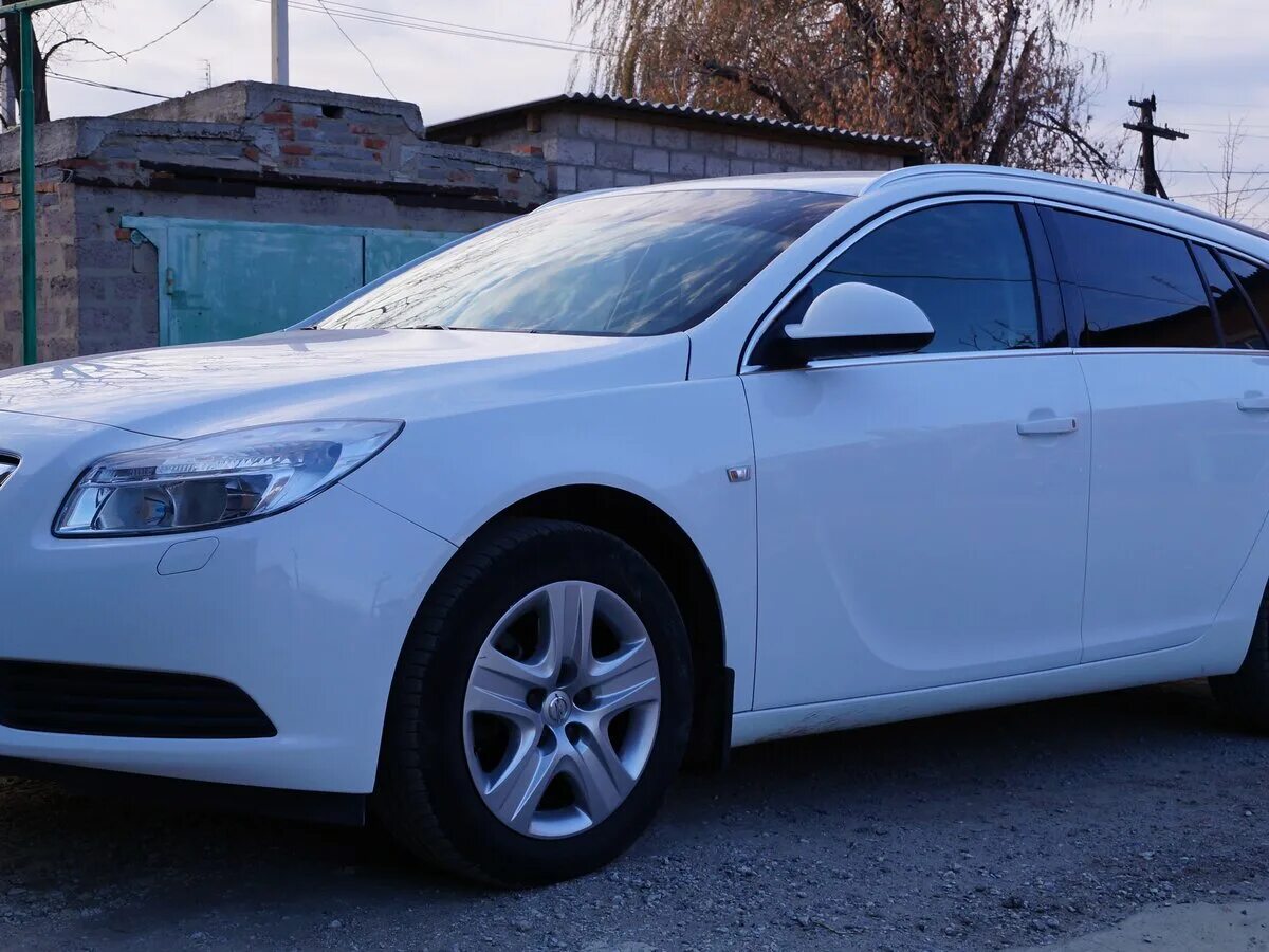 Опель инсигния 1.8 купить. Opel Insignia 2012. Опель Инсигния 1. Опель Инсигния 1,6 2012. Опель Инсигния 2012 белая.