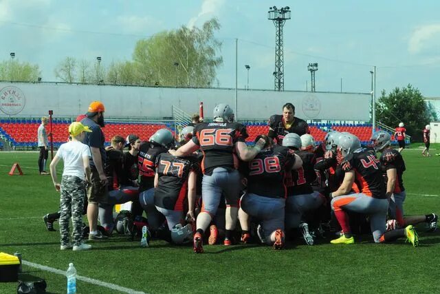 Тульский спорт тула. Тула спорт. Боулспорт Тула. Максим Лукин Тарантул американский футбол Тула. Авангард Тула футбол.