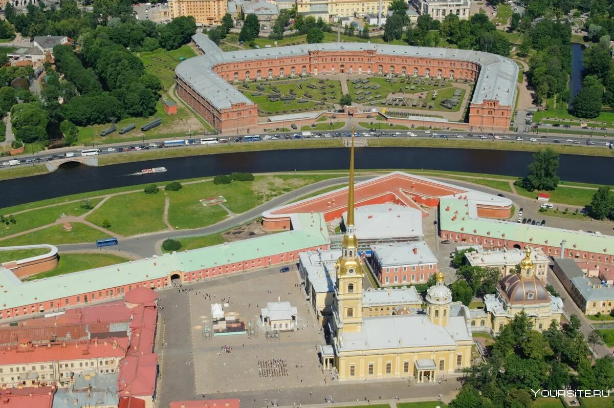 Кронверк это. Кронверк Петропавловской крепости. Музей артиллерии Петропавловская крепость. Кронверк музей артиллерии в Санкт-Петербурге. Петропавловская крепость вид сверху.