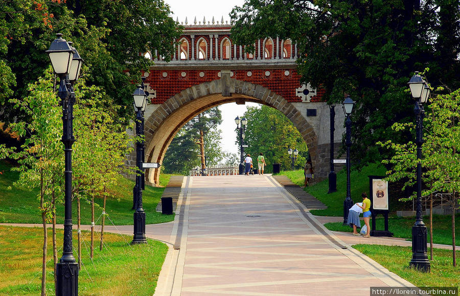 Стоит в царицыно. Царицыно Парковая зона. Парк Царицыно Липовая аллея. Московская область парк в Царицыно. Парк Царицыно тропинки.