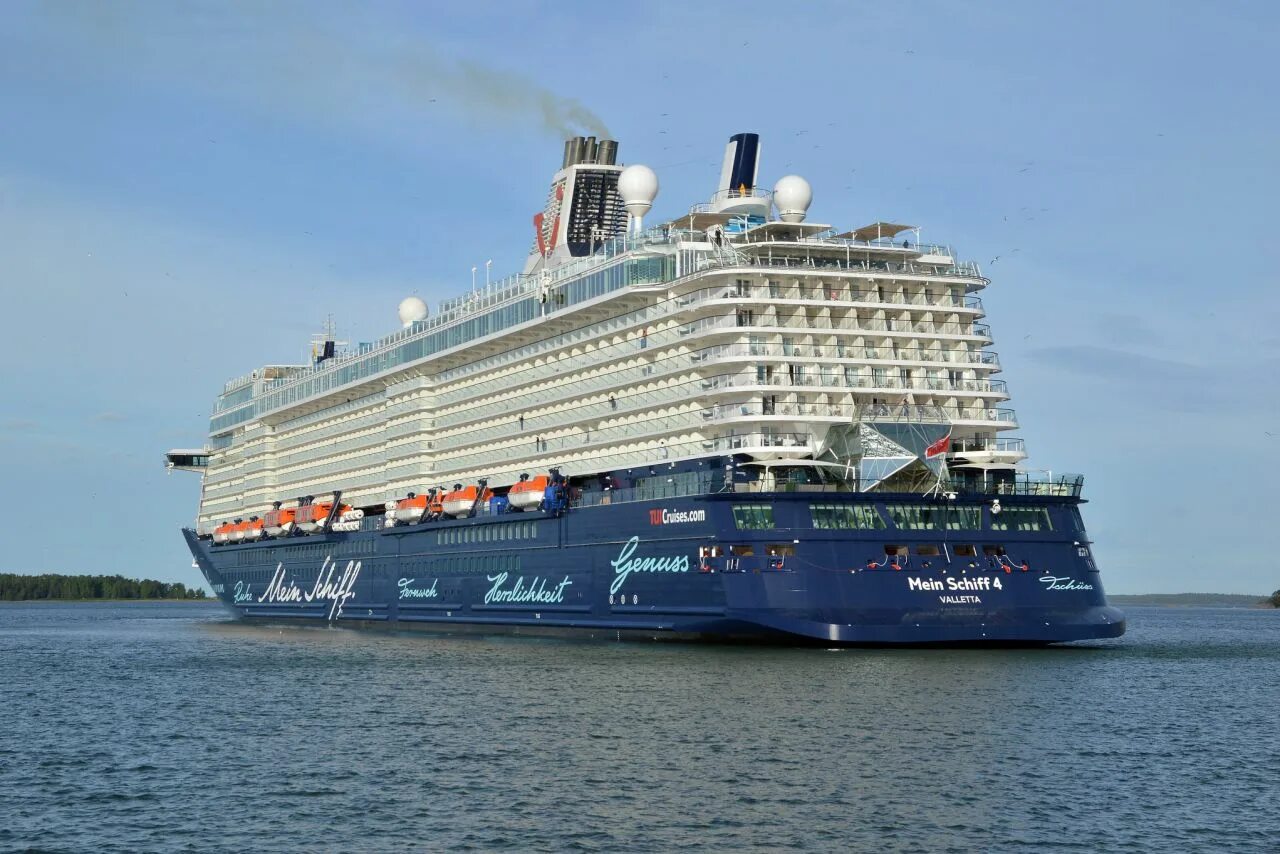 Круиз 4 дня. Лайнер Mein Schiff. Круизный лайнер Mein Schiff 1. Mein Schiff 2 круизы. TUI круизный лайнер.