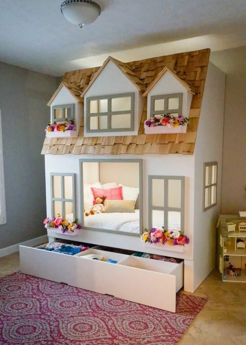 Создать на дому маленькую. Кровать домик для детей. Детские домики двухэтажные. Кровать в виде домика. Кровать домик для девочки.